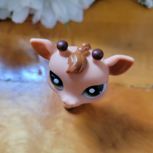 Littlest Pet Shop LPS #1610 Giraffe Cream Brown Blue Eyes 2007 - Picture 7 of 11